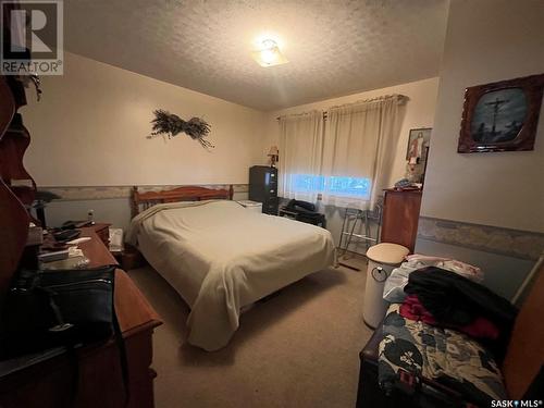 414 2Nd Avenue, Spy Hill, SK - Indoor Photo Showing Bedroom