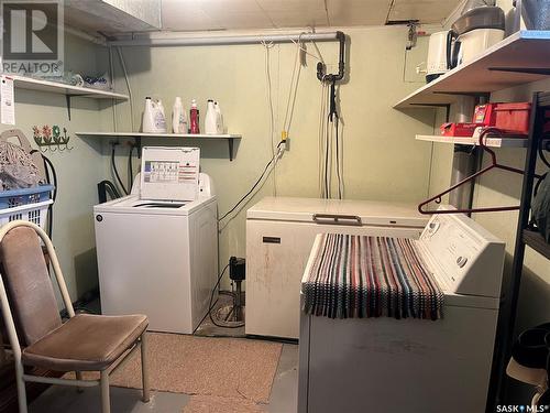 414 2Nd Avenue, Spy Hill, SK - Indoor Photo Showing Laundry Room