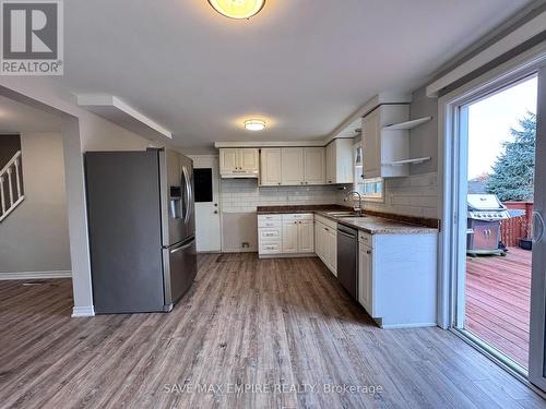 227 Grand Ridge Drive, Cambridge, ON - Indoor Photo Showing Kitchen With Double Sink