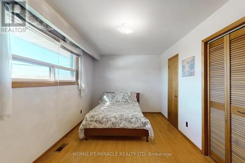 1363 Park Rd S Road, Oshawa, ON - Indoor Photo Showing Bedroom