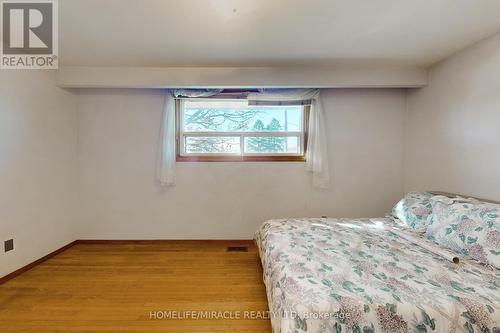 1363 Park Rd S Road, Oshawa, ON - Indoor Photo Showing Bedroom