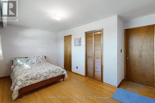 1363 Park Rd S Road, Oshawa, ON - Indoor Photo Showing Bedroom