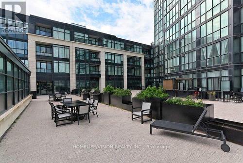 2703 - 2910 Highway 7 Road, Vaughan, ON - Outdoor