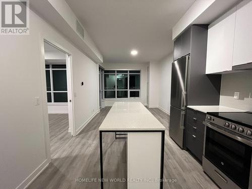 A-2202 - 30 Upper Mall Way, Vaughan, ON - Indoor Photo Showing Kitchen