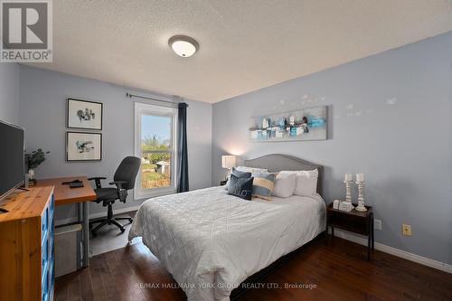 25 Blue Jay Boulevard, Georgina, ON - Indoor Photo Showing Bedroom