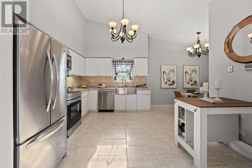 25 Blue Jay Boulevard, Georgina, ON - Indoor Photo Showing Kitchen