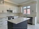 120 Settlers Crescent, Bradford West Gwillimbury, ON  - Indoor Photo Showing Kitchen With Upgraded Kitchen 