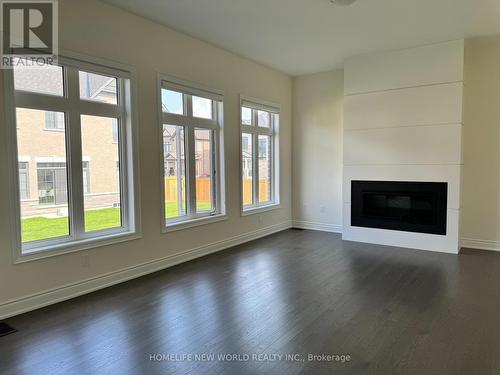 120 Settlers Crescent, Bradford West Gwillimbury, ON - Indoor Photo Showing Living Room With Fireplace