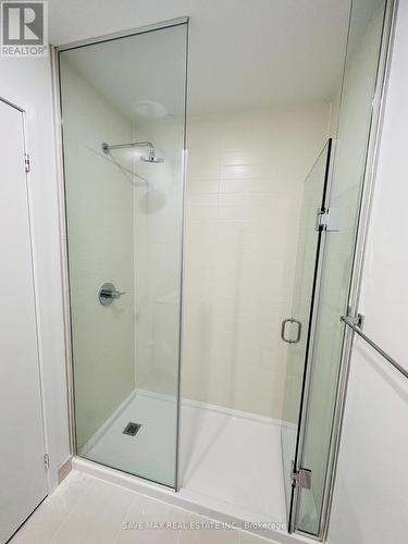 907 - 1787 St. Clair Avenue W, Toronto, ON - Indoor Photo Showing Bathroom