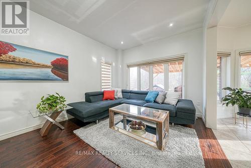 716 Robert Ferrie Drive, Kitchener, ON - Indoor Photo Showing Living Room