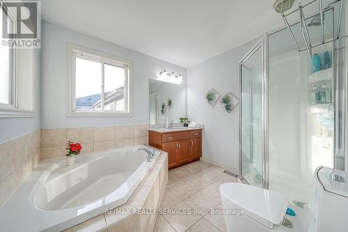 716 Robert Ferrie Drive, Kitchener, ON - Indoor Photo Showing Bathroom