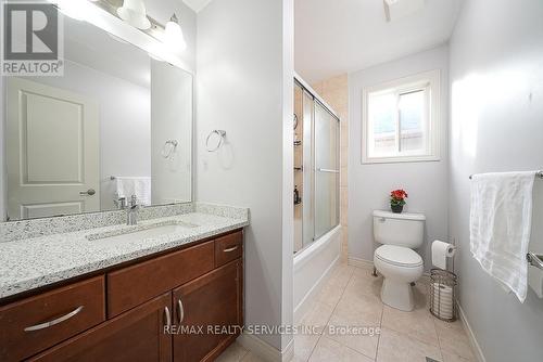 716 Robert Ferrie Drive, Kitchener, ON - Indoor Photo Showing Bathroom