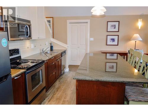 13011 Lakeshore Drive S Unit# 373, Summerland, BC - Indoor Photo Showing Kitchen