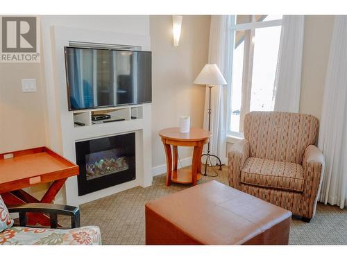 13011 Lakeshore Drive S Unit# 373, Summerland, BC - Indoor Photo Showing Living Room With Fireplace