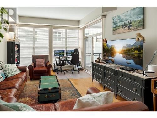 1331 Ellis Street Unit# 209, Kelowna, BC - Indoor Photo Showing Living Room