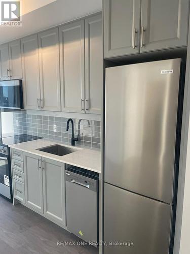 609 - 2343 Khalsa Gate, Oakville, ON - Indoor Photo Showing Kitchen With Stainless Steel Kitchen With Upgraded Kitchen