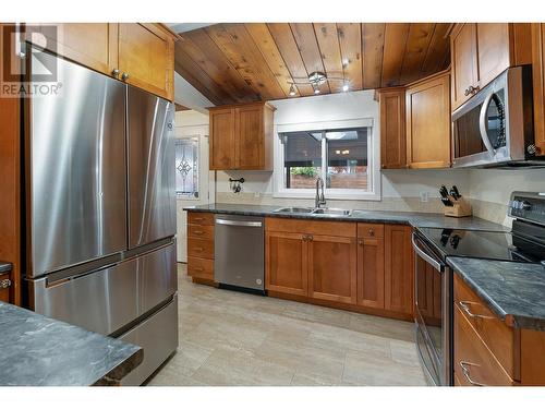 1698 Gillard Drive, Kelowna, BC - Indoor Photo Showing Kitchen With Double Sink