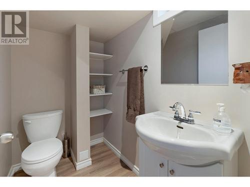 1698 Gillard Drive, Kelowna, BC - Indoor Photo Showing Bathroom