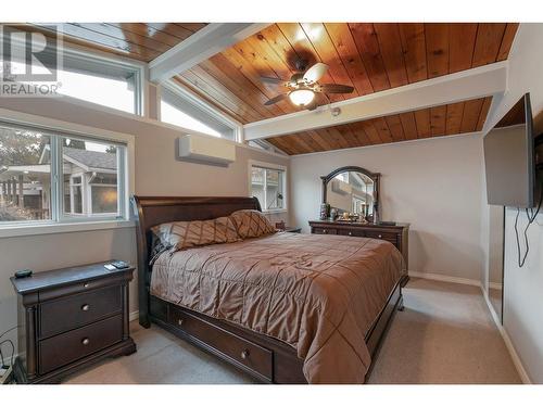 1698 Gillard Drive, Kelowna, BC - Indoor Photo Showing Bedroom