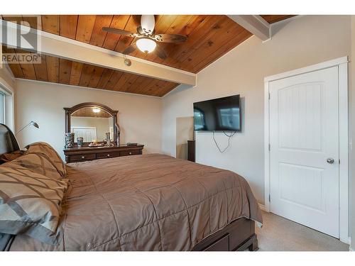 1698 Gillard Drive, Kelowna, BC - Indoor Photo Showing Bedroom