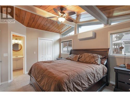 1698 Gillard Drive, Kelowna, BC - Indoor Photo Showing Bedroom