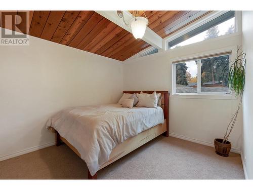 1698 Gillard Drive, Kelowna, BC - Indoor Photo Showing Bedroom