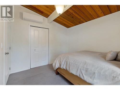 1698 Gillard Drive, Kelowna, BC - Indoor Photo Showing Bedroom