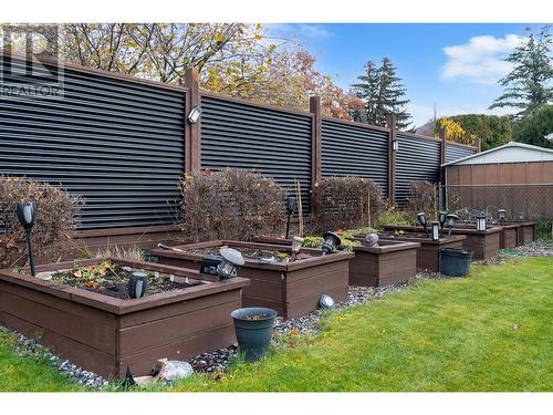 1698 Gillard Drive, Kelowna, BC - Outdoor