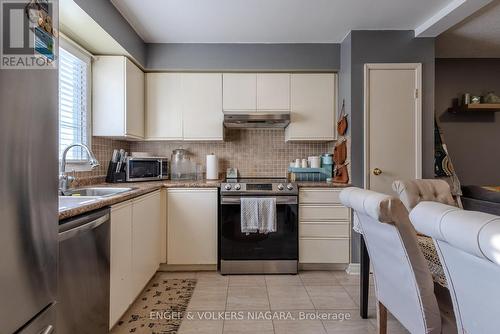 84 - 8141 Coventry Road, Niagara Falls (218 - West Wood), ON - Indoor Photo Showing Kitchen With Double Sink