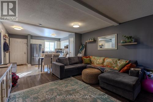 84 - 8141 Coventry Road, Niagara Falls (218 - West Wood), ON - Indoor Photo Showing Living Room