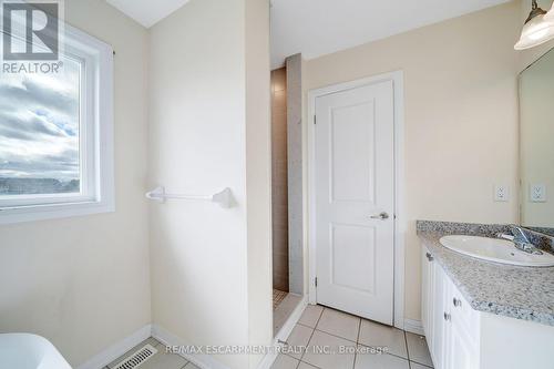 44 Carew Boulevard, Kawartha Lakes, ON - Indoor Photo Showing Bathroom