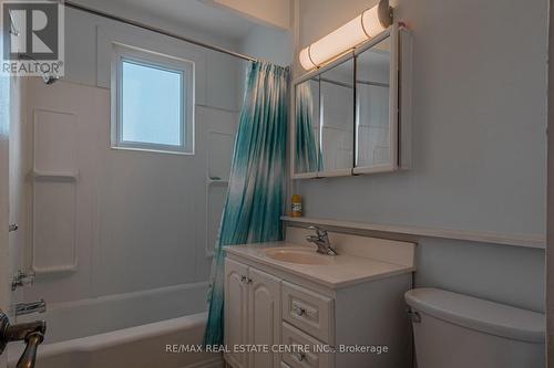 Room - 280 London Street, Peterborough, ON - Indoor Photo Showing Bathroom