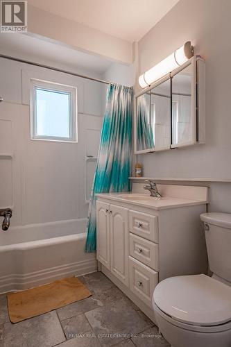 Room - 280 London Street, Peterborough, ON - Indoor Photo Showing Bathroom