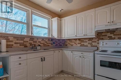 Room - 280 London Street, Peterborough, ON - Indoor Photo Showing Kitchen With Double Sink