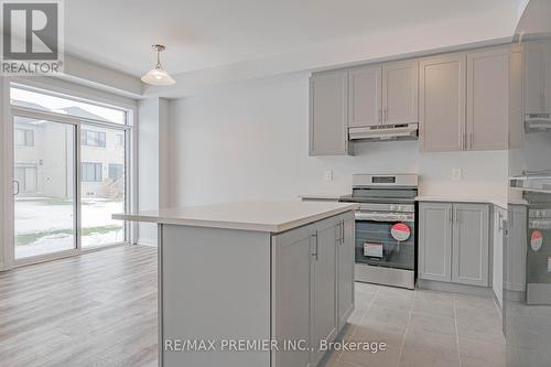 18 Keenan Street, Kawartha Lakes, ON - Indoor Photo Showing Kitchen