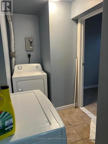 84 Madison Street, Brampton, ON - Indoor Photo Showing Laundry Room