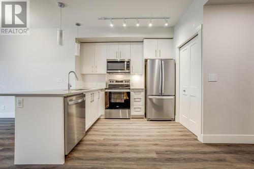 191 Hollywood Road S Unit# 517, Kelowna, BC - Indoor Photo Showing Kitchen