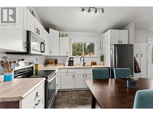 67 Burke Drive, Revelstoke, BC - Indoor Photo Showing Kitchen