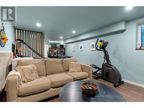 67 Burke Drive, Revelstoke, BC - Indoor Photo Showing Living Room