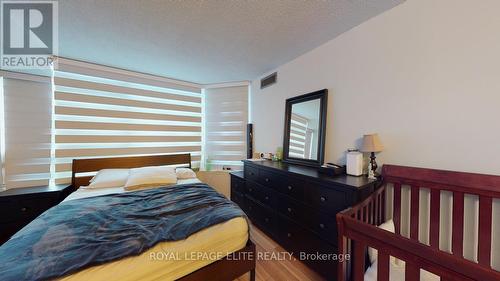 202 - 700 Constellation Drive, Mississauga, ON - Indoor Photo Showing Bedroom