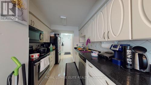 202 - 700 Constellation Drive, Mississauga, ON - Indoor Photo Showing Kitchen