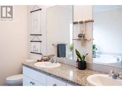 64 Johnson Way, Revelstoke, BC - Indoor Photo Showing Bathroom