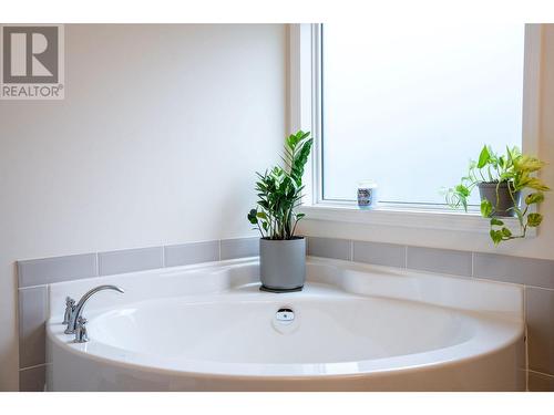 64 Johnson Way, Revelstoke, BC - Indoor Photo Showing Bathroom