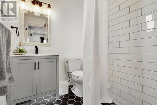 515 Francis Avenue Unit# 2, Kelowna, BC - Indoor Photo Showing Bathroom