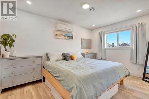 515 Francis Avenue Unit# 2, Kelowna, BC - Indoor Photo Showing Bedroom