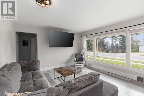 538 Macdonald Ave, Sault Ste. Marie, ON - Indoor Photo Showing Living Room