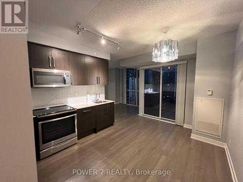 605 - 5180 Yonge Street, Toronto, ON - Indoor Photo Showing Kitchen