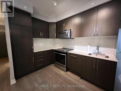 605 - 5180 Yonge Street, Toronto, ON - Indoor Photo Showing Kitchen With Upgraded Kitchen