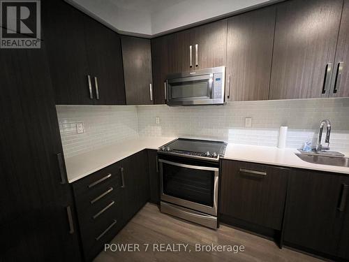 605 - 5180 Yonge Street, Toronto, ON - Indoor Photo Showing Kitchen