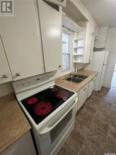 1836 Ottawa Street, Regina, SK - Indoor Photo Showing Kitchen With Double Sink